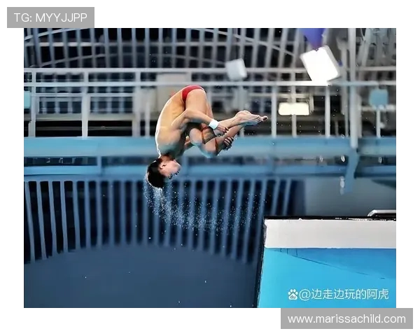 跳水运动的魅力与挑战:技术、心理与身体的完美融合 跳水运动的魅力与挑战:技术、心理与身体的完美融合