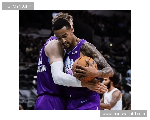 保罗在对阵爵士的比赛中狂砍41分展现超强实力 保罗在对阵爵士的比赛中狂砍41分展现超强实力