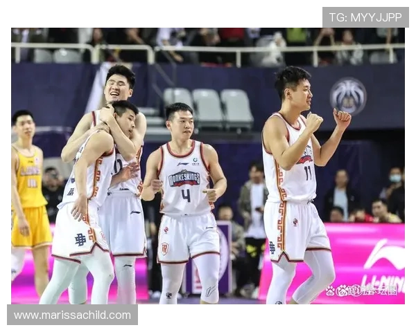 南京同曦与福建男篮激战正酣谁能在赛场上笑到最后