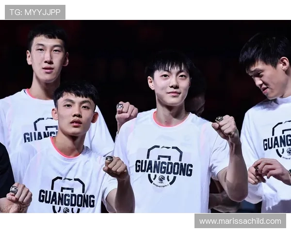 徐杰：从青涩少年到篮球场上的璀璨明星之路揭秘